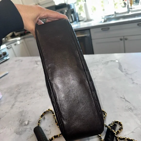 🔹 Vintage Chanel Chevron Large Camera Bag with COA 🔹 - Picture 11 of 16